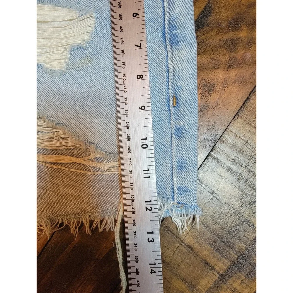 Abercrombie & Fitch Boyfriend Shorts Womens 28/6 Light Wash Excellent Distressed